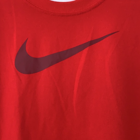 Like New Nike Boys Tee - Picture 3 of 5
